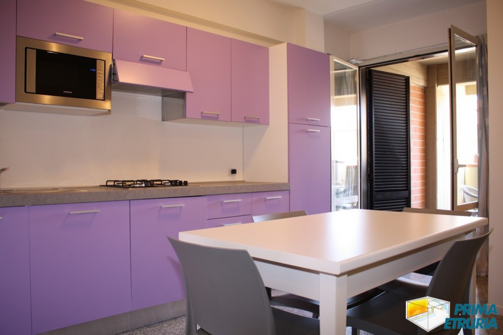 VENDESI BILOCALE VIA CADORNA 1 - ZONA CENTRO -