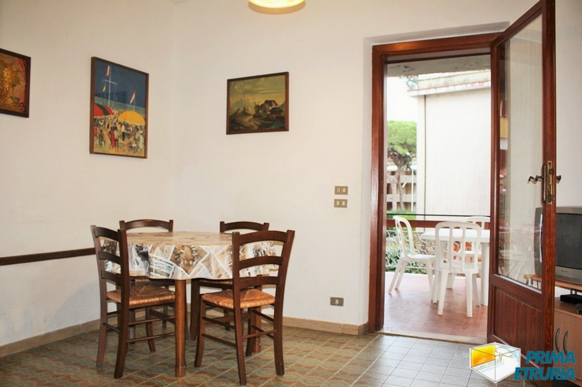 VENDESI TRILOCALE CON GIARDINO - ZONA ROSMARINA -