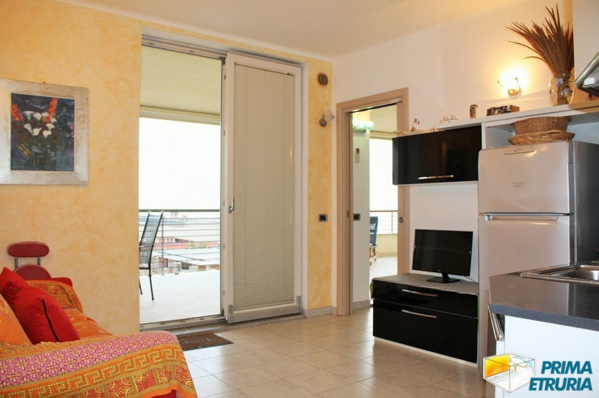 VENDESI TRILOCALE FRONTE MARE - ZONA CENTRALE -